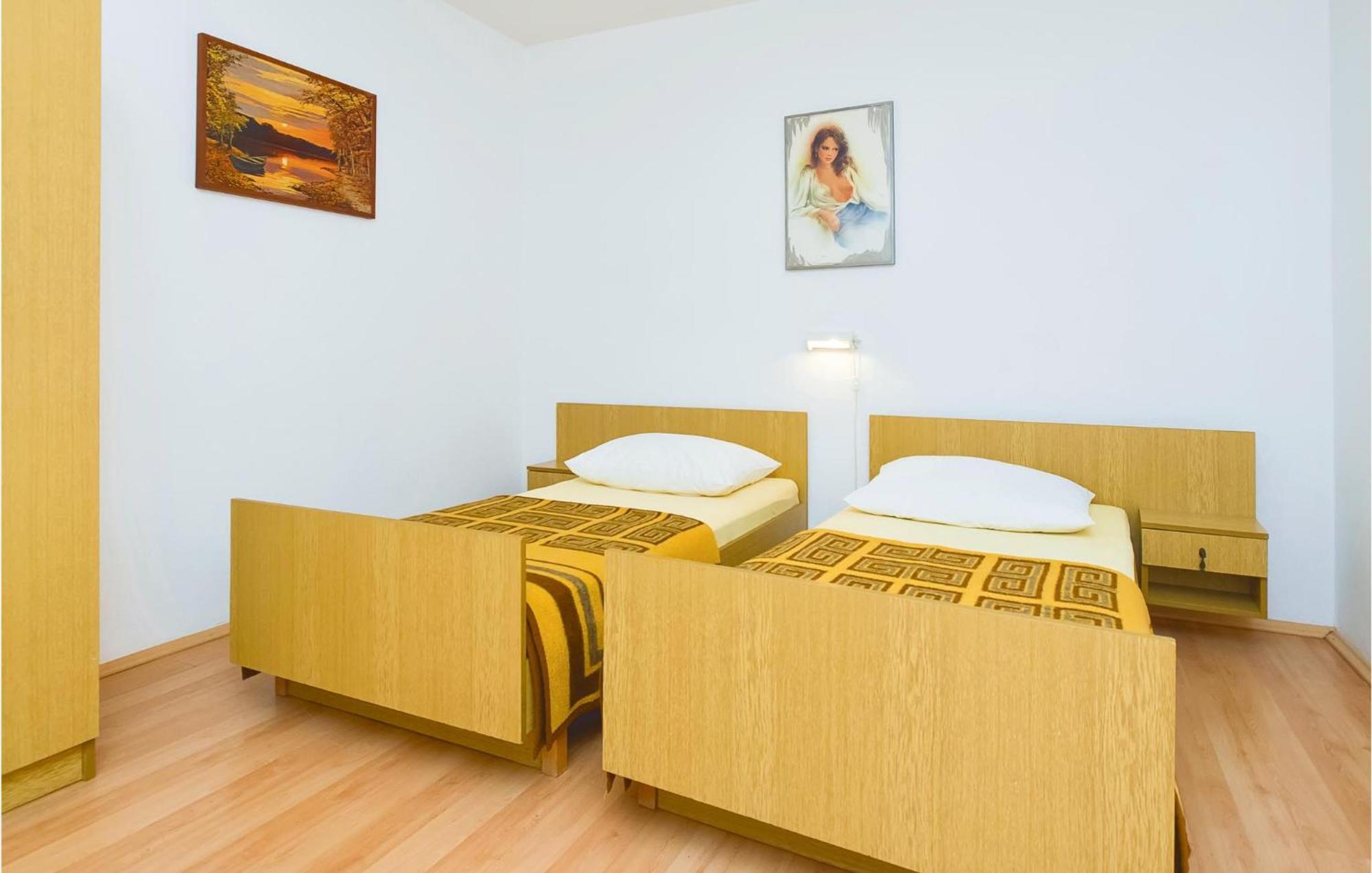 Beautiful Apartment In Omis With Wifi Eksteriør billede
