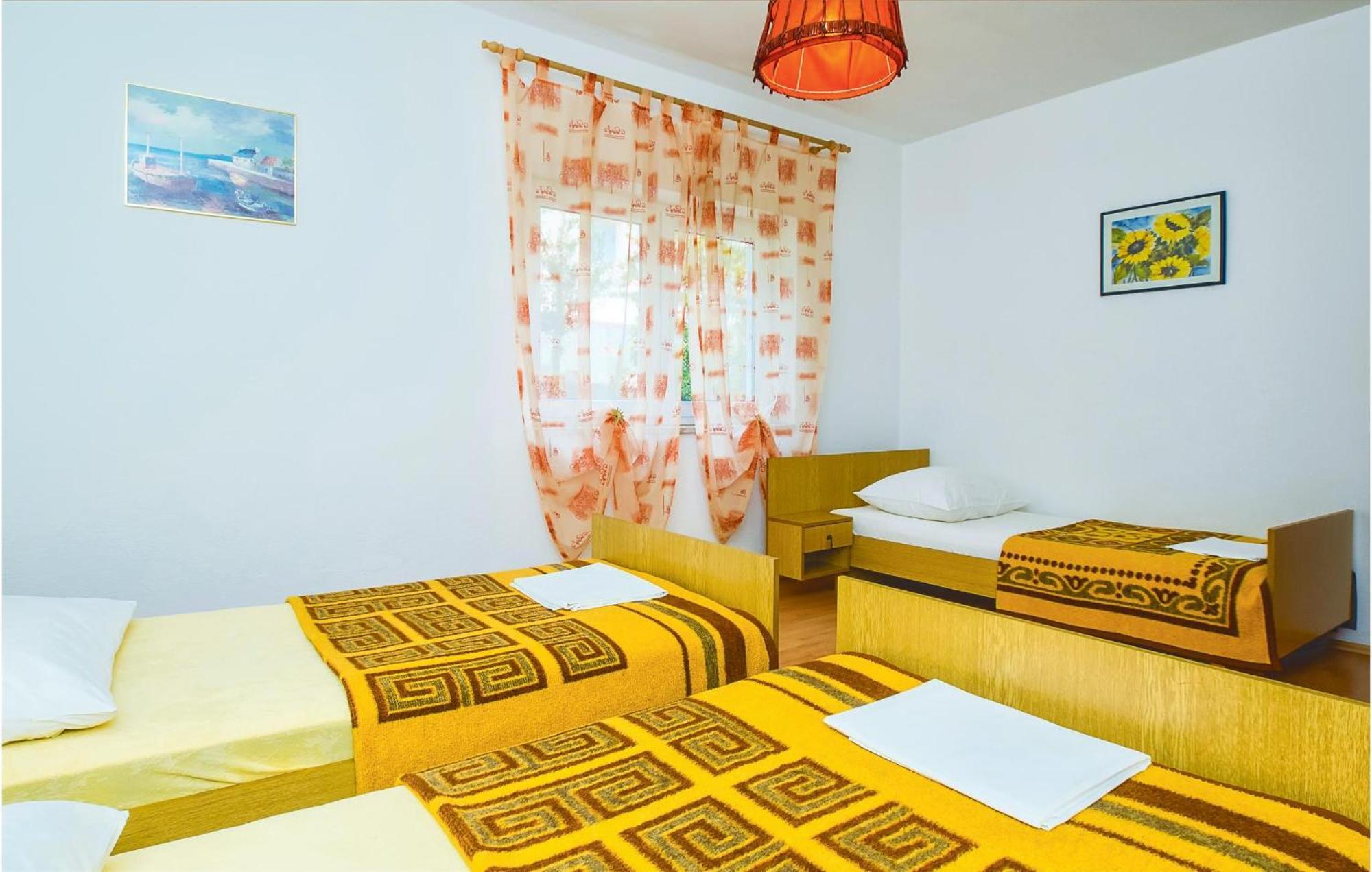 Beautiful Apartment In Omis With Wifi Eksteriør billede