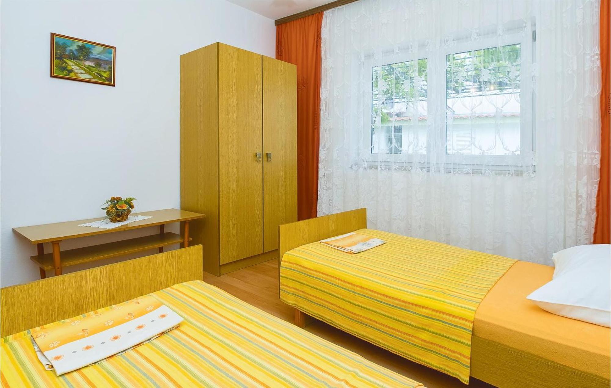 Beautiful Apartment In Omis With Wifi Eksteriør billede