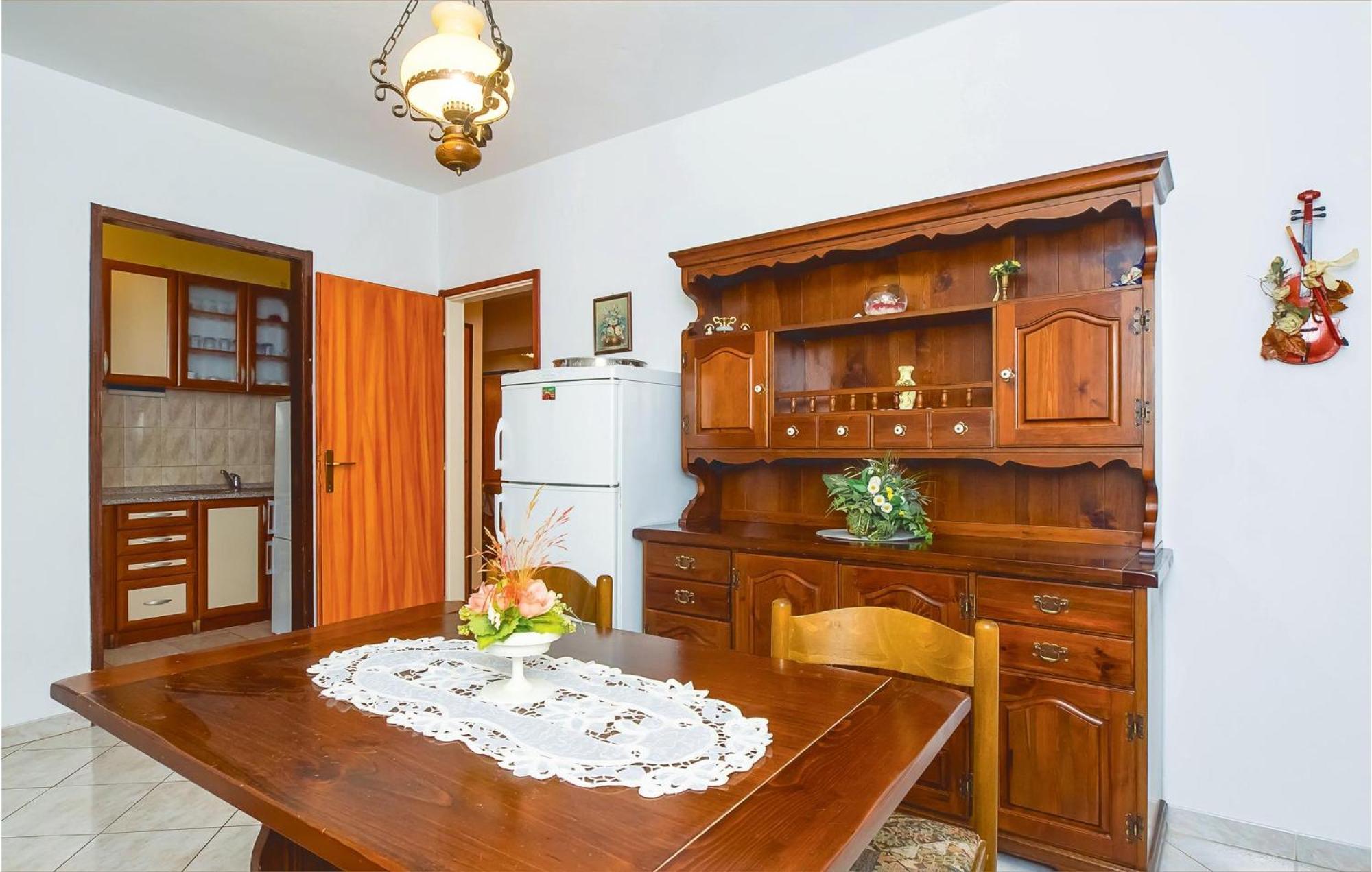 Beautiful Apartment In Omis With Wifi Eksteriør billede