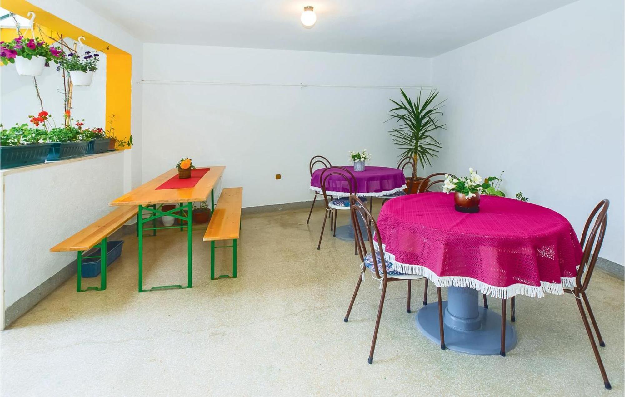 Beautiful Apartment In Omis With Wifi Eksteriør billede